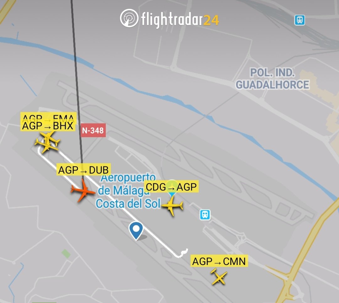 Pista 13 de #Málaga bloqueada tras abortar despegue un vuelo con destino Dublin y permanecer en pista con aparente problema hidráulico. Operamos con pista única (12) y se demoran las operaciones de despegue. #Paciencia #SafetyFirst