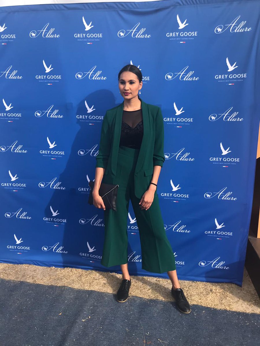 LiezleWilson's tweet photo. #AllureGreyGoosePolo #allurelounge some fun in the sun😎 https://t.co/MPJEFKz9yP
