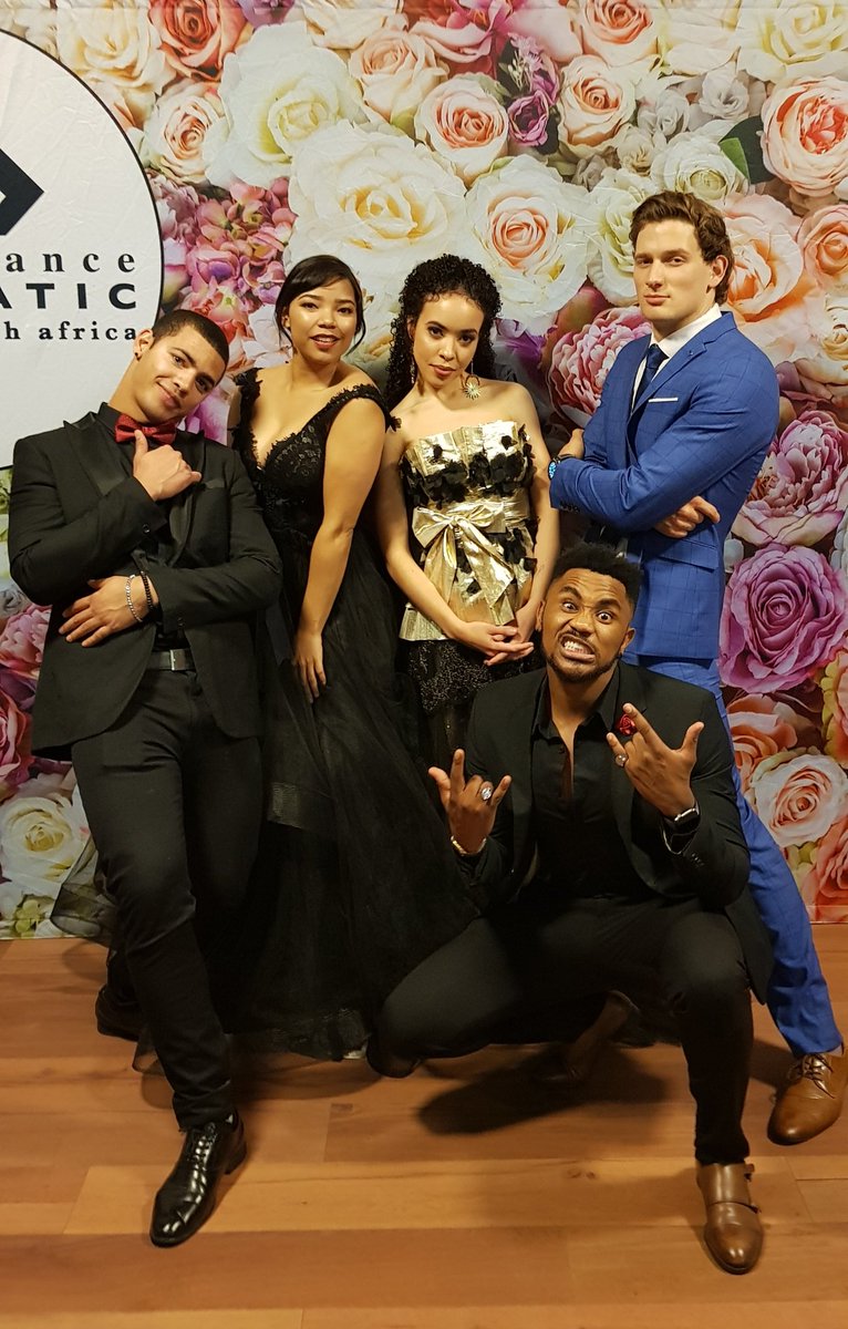 Gisteraand was 'n lekker aand saam die <a href="/suidoostertv/">Suidooster</a> gang. Dankie <a href="/HSGroupZA/">H&S Group</a> en <a href="/FragrnceFanatic/">FragranceFanaticSA</a> ... 💪😋🌹 #Suidooster #kyknet #styl #startingaband #coolcats