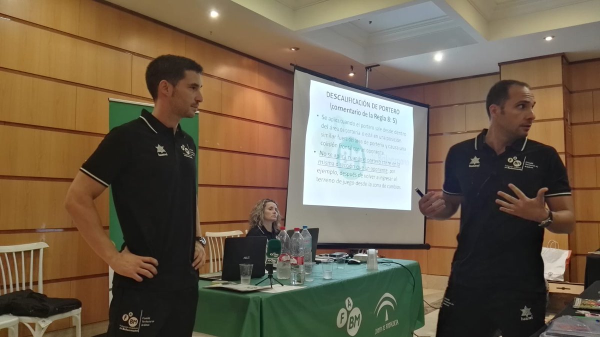 Sebastian090578's tweet photo. Hoy en la Ponencia del Clínic @andalucia_cta de la @FAndaluzaBM sobre las nuevas pautas reglamentarias Edición 2018, junto a mi compañero @MurilloAlberto8. #WorkToReferee #TrabajoArbitros https://t.co/EklperVXrL