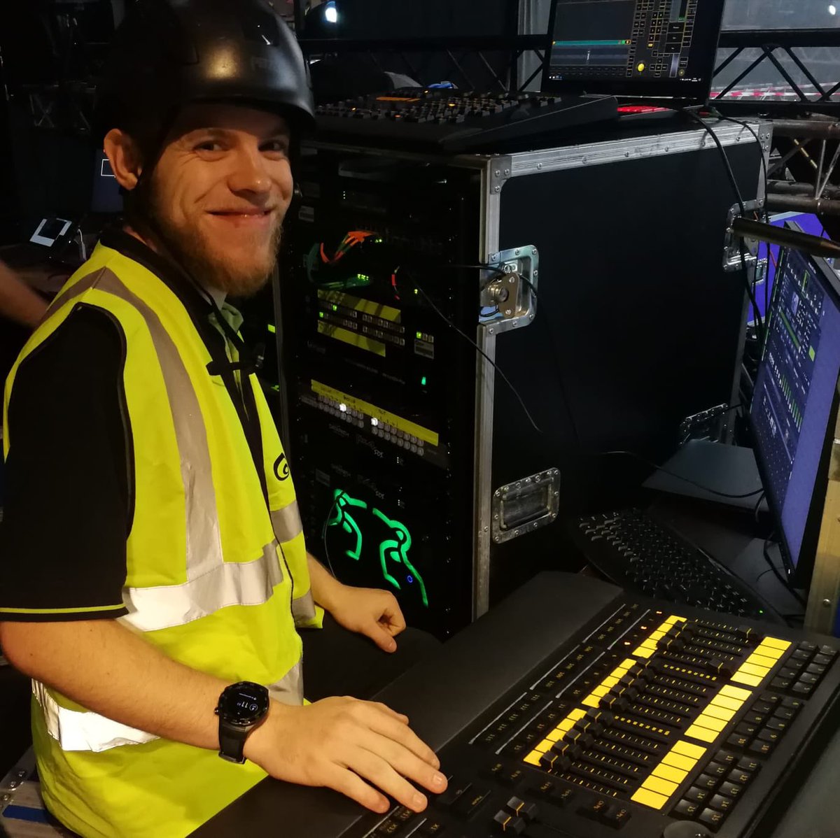 KOIAwards's tweet image. Ready and at their stations! Superstar supporters @FIX8Group @MALighting @GreenHippo__