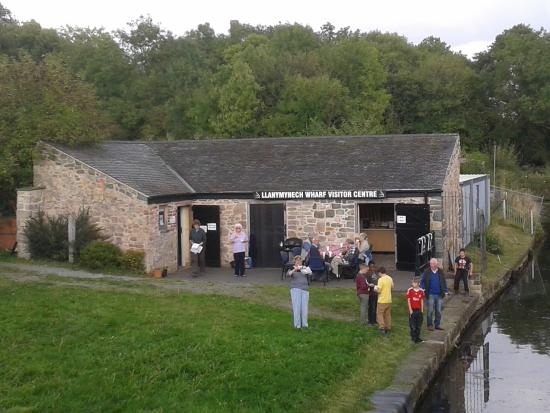 OswestryMuseum's tweet photo. Oswestry Heritage Open Days just a few more things today: Melverley Church 10am-4pm with talks at 2pm, Llanymynech Wharf Visitor Centre 1pm-5pm boat trips (30mins), Whittington Castle 10am-4pm with The Mercenaries of Mercia &amp; Whittington Mediaeval Guild. #HODs #heritageopendays https://t.co/evnwE6HnDt