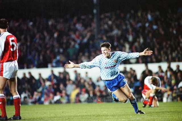 Retro Red Devils tweet media