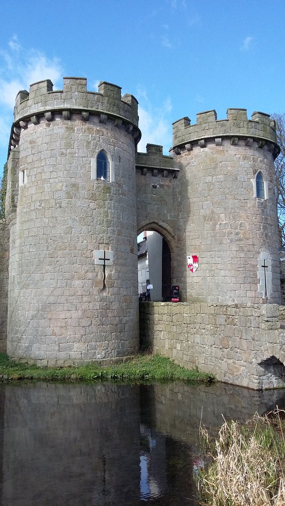 Oswestry Heritage Open Days just a few more things today: Melverley Church 10am-4pm with talks at 2pm, Llanymynech Wharf Visitor Centre 1pm-5pm boat trips (30mins), Whittington Castle 10am-4pm with The Mercenaries of Mercia &amp; Whittington Mediaeval Guild. #HODs #heritageopendays