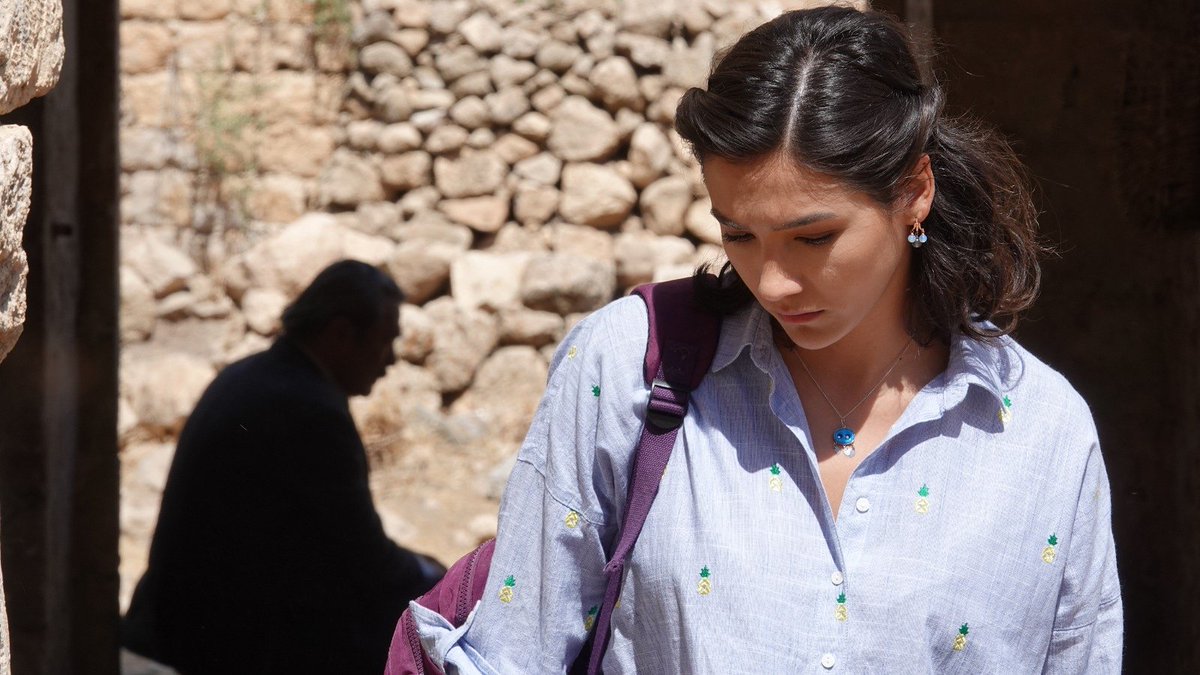 Nardin sizce nasıl bir karakter? Düşüncelerinizi alalım 😊 @aybukepusat
#Kapi #Film #Kapifilmi #Sinema #DurakFilm #Kadirİnanır #VahidePerçin #TimurAcar #ErdalBeşikçioğlu #AybükePusat