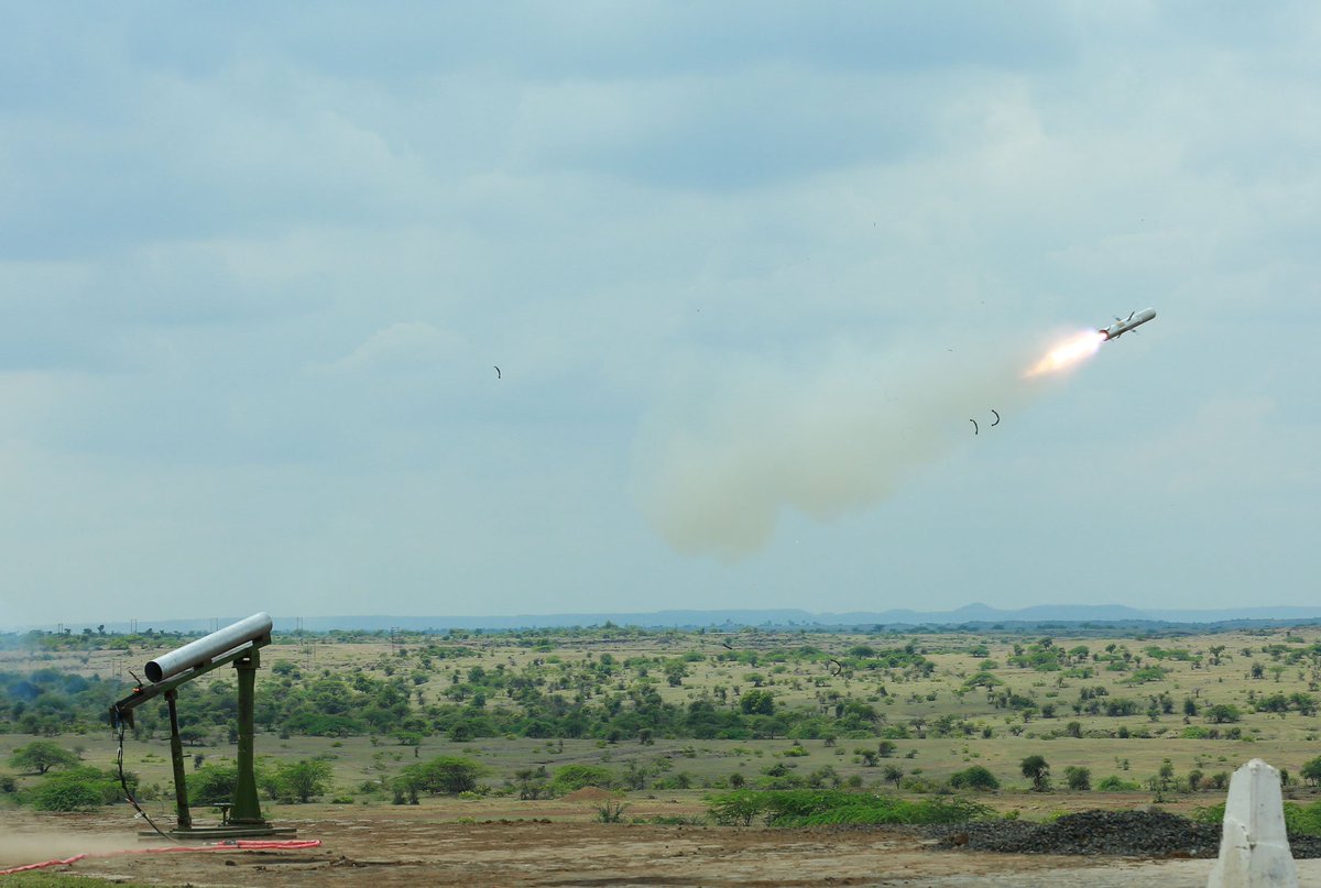 Indigenously developed Man Portable Anti-Tank Guided Missile #MPATGM successfully flight-tested for the second time from the Ahmednagar range, Maharashtra

📖pib.nic.in/PressReleseDet…