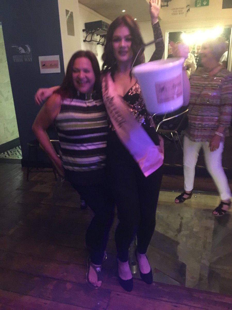atributetoamy's tweet photo. happy to announce £245 raised on the raffle @lastpubstanding TY Geoff donating prizes #norwich amazing #Pub, #atmosphere, oh & the #burgers 🍔
Huge thank you to #gorgeous Chloe & Auntie Tasha for collecting the money @AmysFoundation #AWFis7 @JanisWinehouse @jane_winehouse https://t.co/zbenASm4Zy