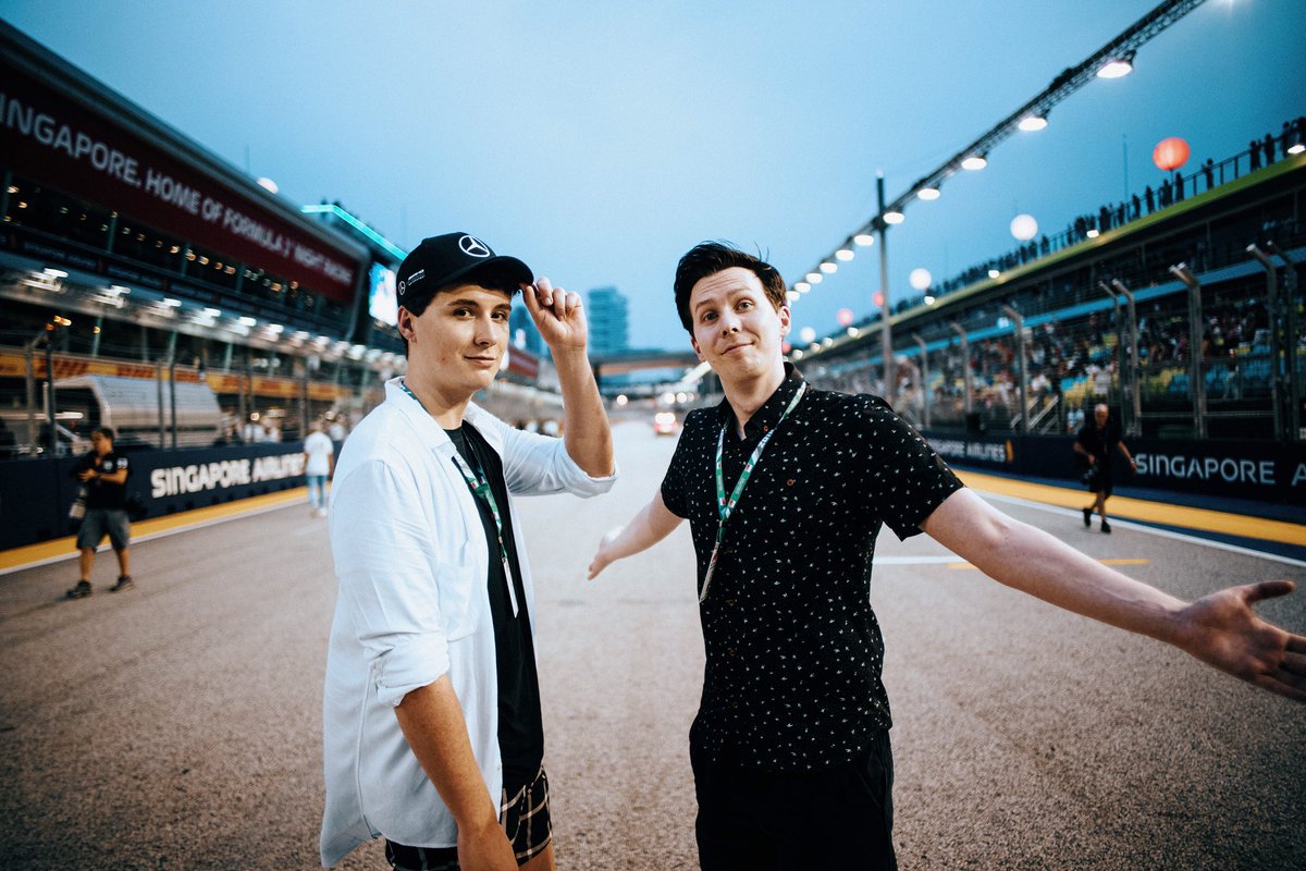 Mercedes-AMG F1 (@MercedesAMGF1) on Twitter photo 16/09/2018 13:33:24 Welcome to the Team, @danielhowell & @AmazingPhil! π€π€ #SingaporeGP πΈπ¬ #F1NightRace Welcome to the Team, @danielhowell & @AmazingPhil! π€π€ #SingaporeGP πΈπ¬ #F1NightRace