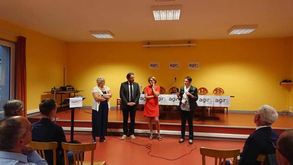 L_Guillevin's tweet photo. Merci @larsonneurmorel ! Quel Chemin depuis ta création du mouvement #Lesconstructifs force militante avec @MehdiElMir!
Tres belle aventure humaine qui se concrétise et perdurera au sein d'@agir_officiel grâce à cette transversalité qui fait son ADN!
#jeprefereagir 
#CongresAgir https://t.co/swL3cgZb5h
