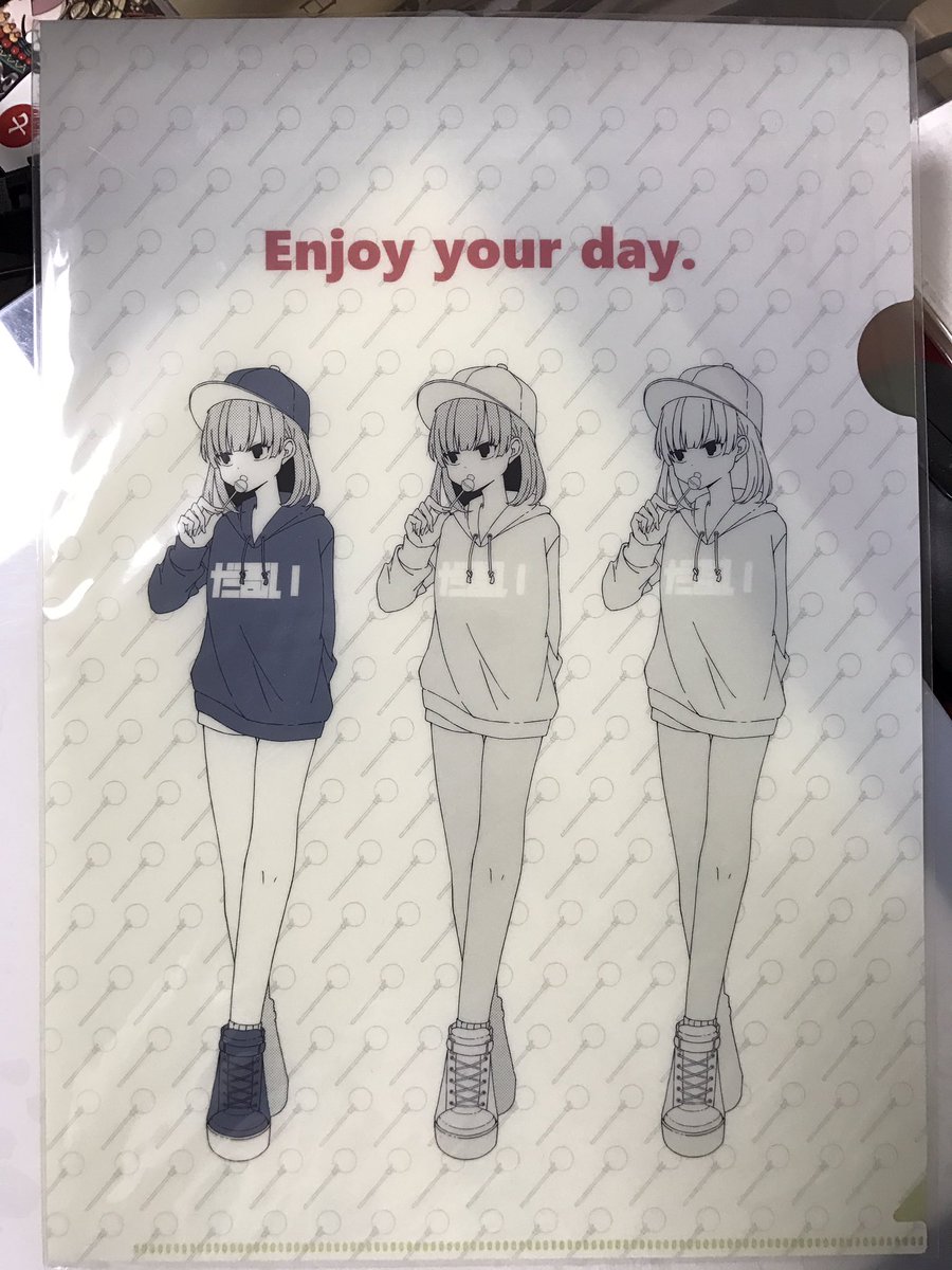 前回のイラスト集がとても尊かったのでこの前のコミティアでもにこさん(@nico12xx )のグッズを購入。汚さないよう机の上を整理してから使い始めた。この子の表情めっちゃ好き…絶対に無くせないもの入れてます 