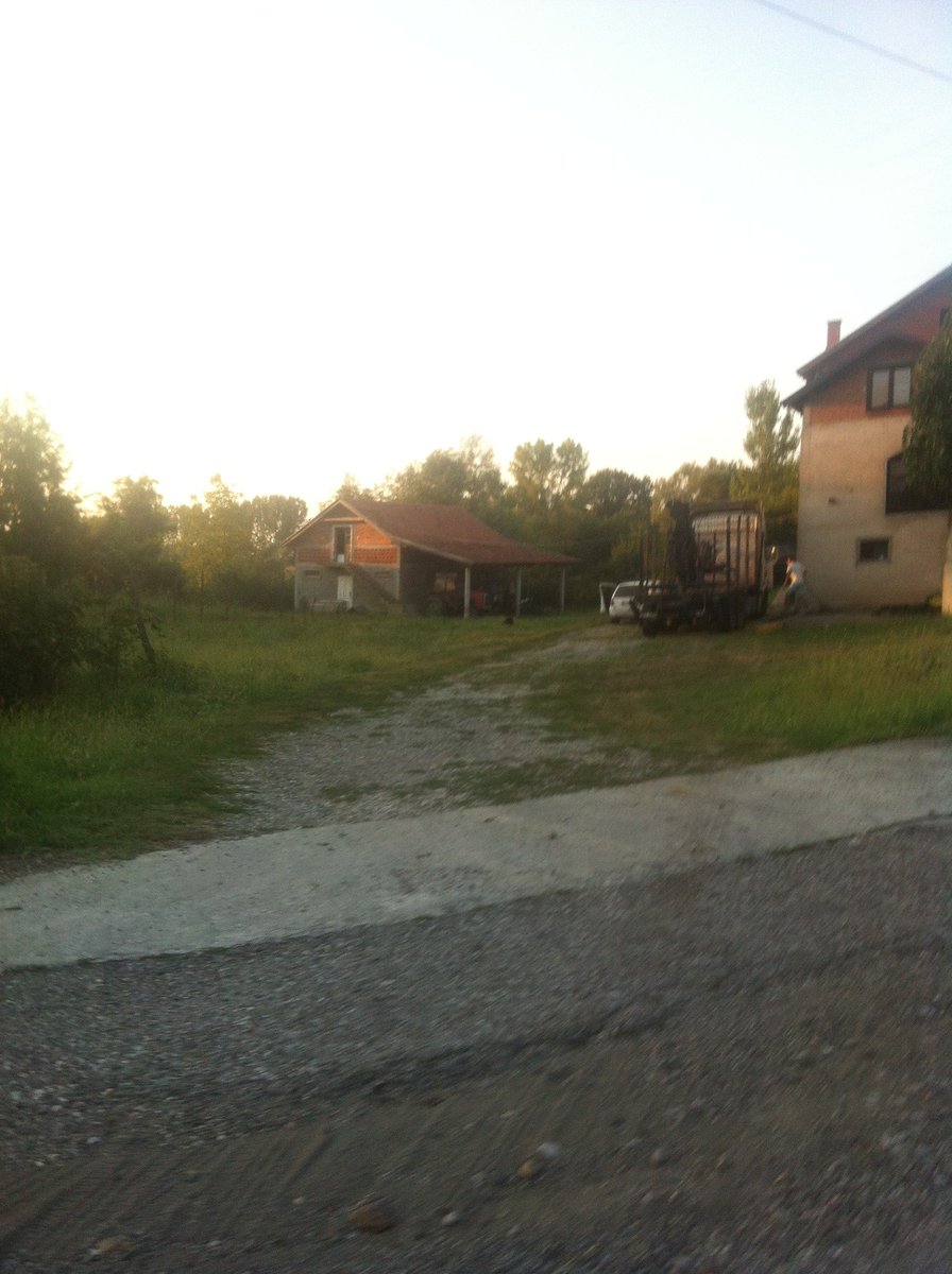Nelegalne kamione porodice policajca MaksimovićDragana Runjani-Loznica, pored gradonačelnika Vidoja, štekuju,zet Staćo LŠor,rođak DraganMarković Klupci, Višnjić Srpka Zoran-Zita,odgovoran za4 ubistva u saobraćaju-u Runjanima, policajacMAndrić u Klupcima...slike nelegalnih kamiona