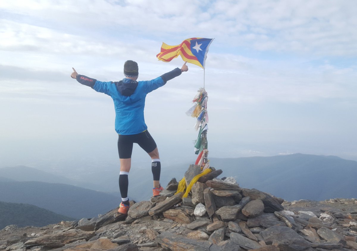 R_einieR's tweet photo. Pico El SUI 1322m.
#Cuba #cubantrailteam #trailrunning #sabrosura #trail #montseny #elsui #kepareelketengafreno #Catalunya #100cimsfeec https://t.co/ZJcgZkbjw8
