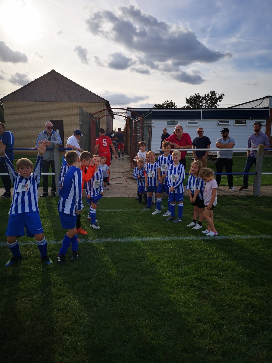 MrBrewski81's tweet photo. Massive thank you to players, coaches, and all behind the scenes @HullbridgeFC made our boys feel like superstars being mascots yesterday. Great to meet our sponsors too, Sam & Ian @BestMSLtd thanks for your support, really appreciate it.
#Hullbridgefc #Hullbridgefamily https://t.co/LskV7C4zq3