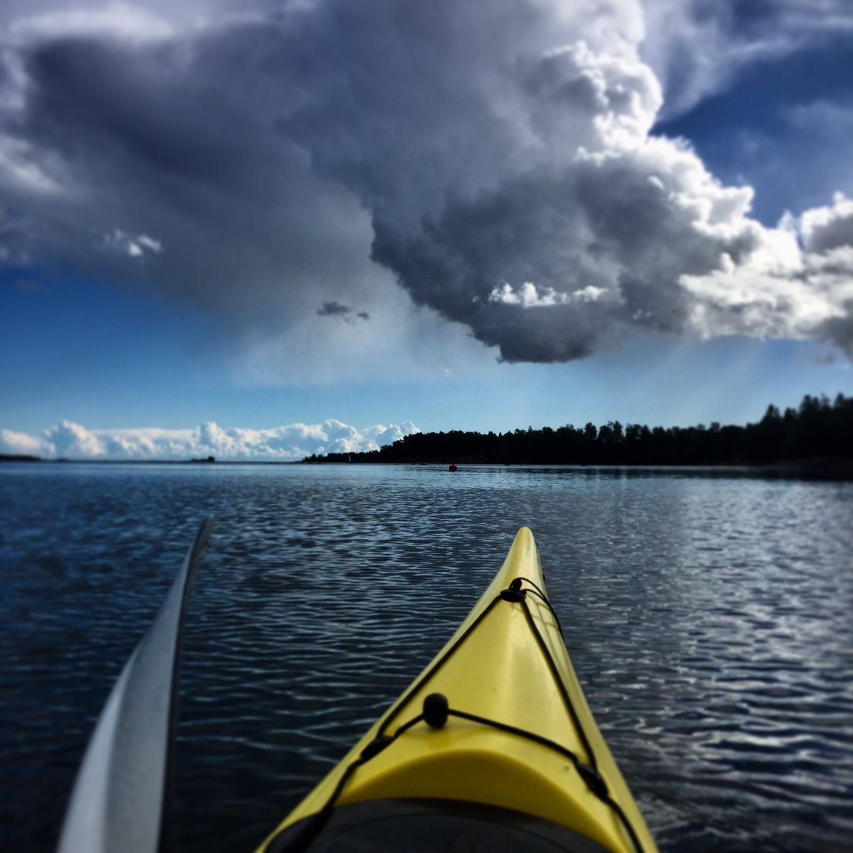 kangasmakipaivi's tweet photo. Your feelings when Dragoon -cloud is watching you..Tiny humans lost in the Majesty of Nature.
#storm #archipelago #cayaking #Suomenlahti #Finland https://t.co/2tWgBQVco3