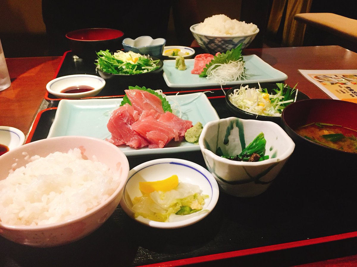 ams_bear's tweet photo. めちゃくちゃ久々に開いたこのアカウント、、
わたしはいま教育実習中で、おじさんとは相変わらず仲良くやってます☺️
最近おじさんと食べた美味しいものでもあげとこ〜
見返すと全部撮る角度いっしょ🙏🏻笑 https://t.co/MWPpKWSgq5
