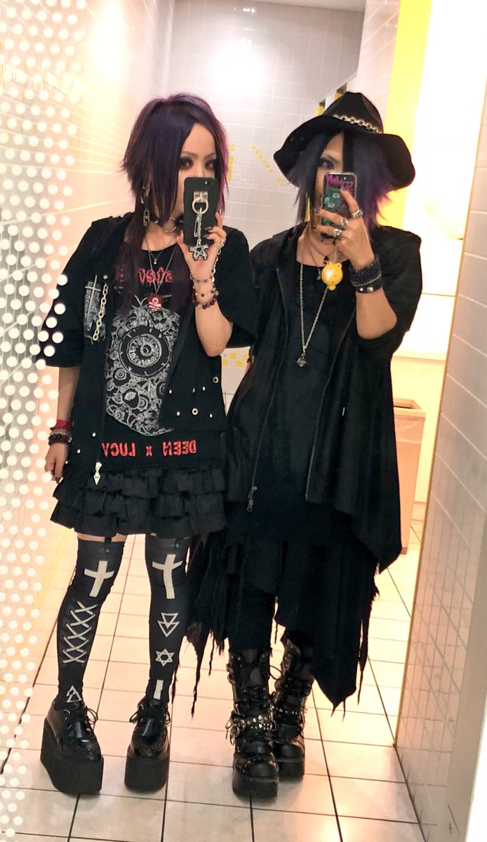 ゆーき Kist A Twitter 今日は モンスターベリー コーデでした 髪を染めたらなんだかインパクトが強くなったので モンベリちゃんｔシャツでカッコつけたかったのです もちろんネックレスも Street札幌限定ピアスは贅沢に片耳に二個づけ ニーハイは私デザイン