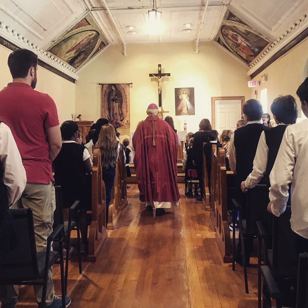 dmcssaintjohn's tweet photo. We were blessed to have Bishop Harris visit to celebrate Mass and remind us of God’s never-ending love for each of us. Thankful for these moments of love and prayer which bring us together, give us peace and provide the foundation for our school. 

#dmcsfamily #catholiceducation https://t.co/y4Zce8giMB