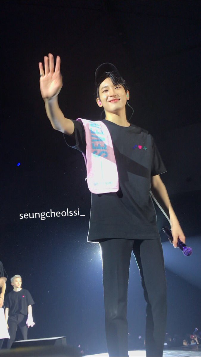 cseungcheolie's tweet photo. hhmmm i didn’t get you at all last year, today you stucked in my section, huh nu? :”)

#WONWOO #원우 #SVTinJKT #IDEALCUTinJAKARTA https://t.co/WPwi5pcfJw