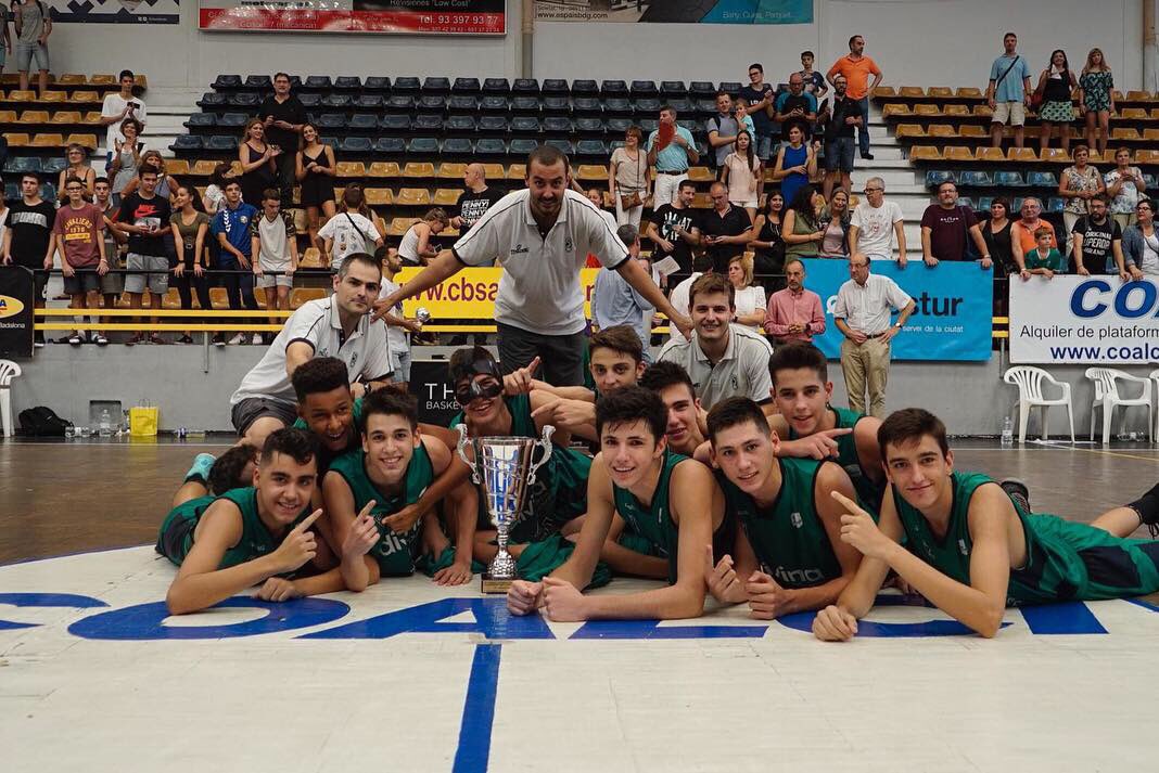 MadisonBadalona's tweet photo. Des del Madison volem felicitar al @penya1930_oficial per la victoria en la final contra el @realmadridbasket . Gran Torneig Internacional U16 organitzat pel @cbsantjosep #tcisampep. Felicitats a tothom i visca el bàsquet! https://t.co/yStNJ2BkoH