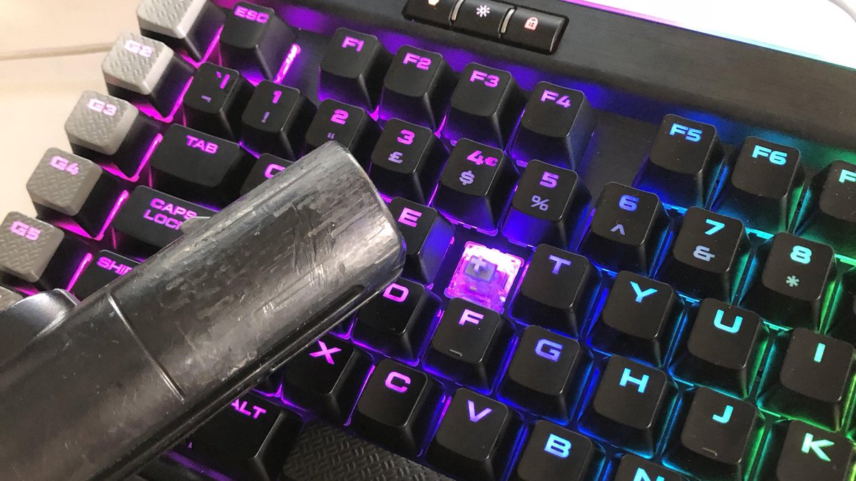 half_stack_dev's tweet image. 🚨IMPORTANT PSA: 

Vacuuming your keyboard is a terrible idea. 

#programming #webdevelopment