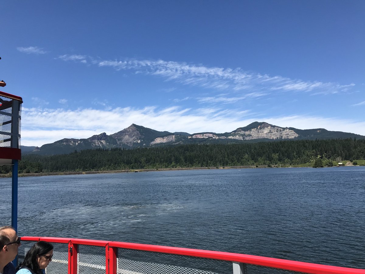 ErinRhewBooks's tweet photo. Join me and @DeekRhewBooks as we travel down the #ColumbiaGorge and say goodbye (again) to the #PNW!
https://t.co/pbKexDnuaY
#travel #crosscountry #rhewthenation #mondayblogs #roadtrip #pnw #portland #seenewthings #newadventures https://t.co/34DyUam5zz