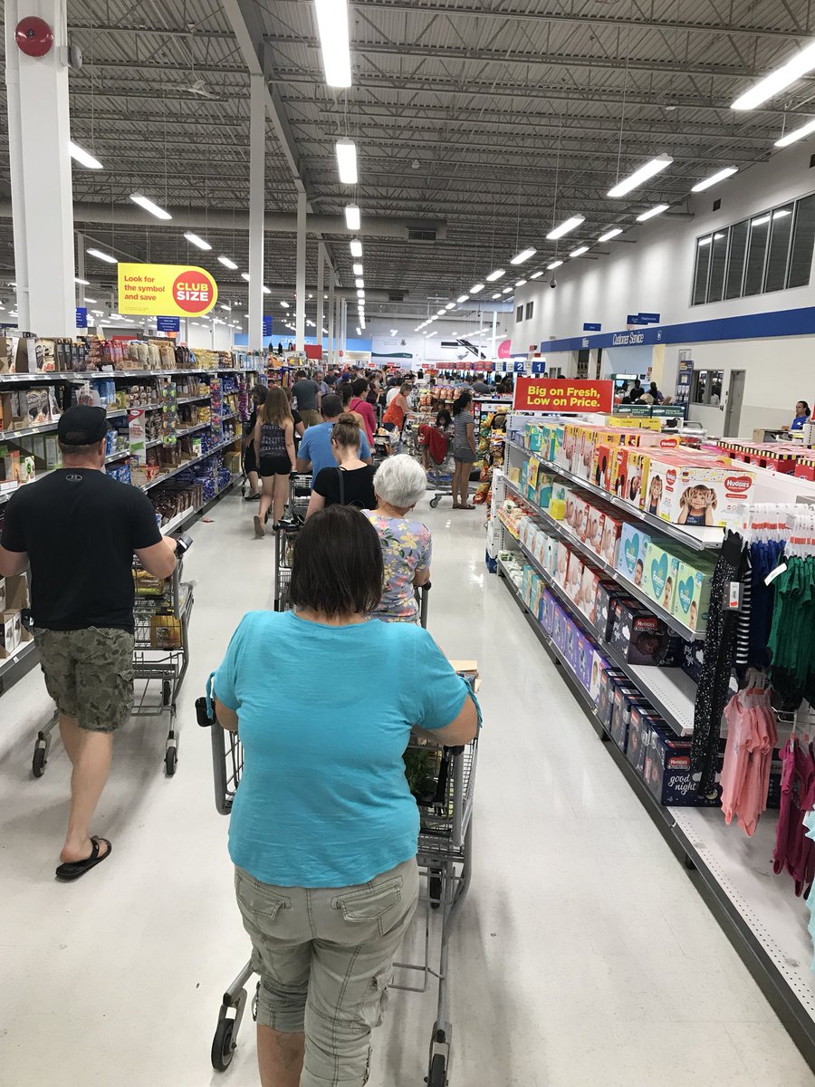 ArmChairLaura's tweet photo. Why I HATE grocery shopping. @RealCdnSS https://t.co/ltqFWDtE6F