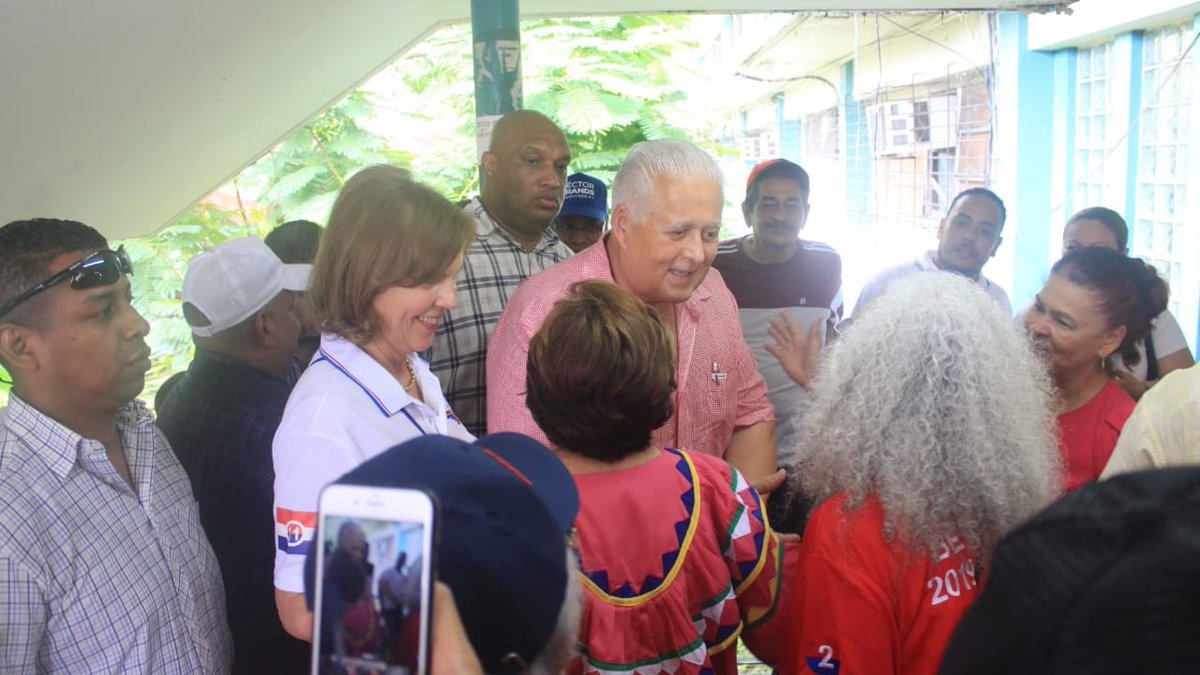 PerezBalladares's tweet photo. Continuo recorriendo junto a @DoraPBalladares los centros de votación de la capital, muchos copartidarios participando del torneo electoral. 

#PrimariasPRD 
@PRDesPanama https://t.co/FQq6vhYmGh
