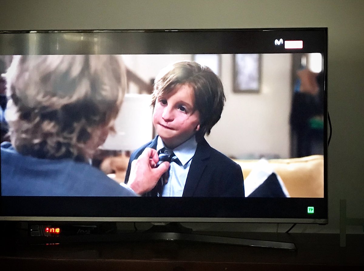luciapediatra's tweet photo. Si no la habéis visto, os la recomiendo, juntos, en familia, con vuestros hijos. Maravillosa. Inolvidable: WONDER. “Sé amable siempre porque todo el mundo está librando una batalla, aunque tú no lo sepas”. https://t.co/5aLrCDr6Z5