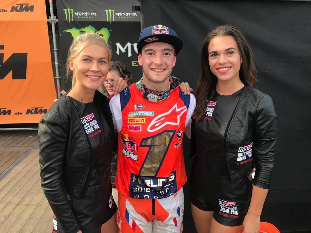 AssenMXGP's tweet photo. De laatste race is verreden!🏁 Jeffrey Herlings wint naast de wereldtitel ook de Grand Prix van Assen voor Antonio Cairoli en Max Anstie! ✊ Glenn Coldenhoff wordt vierde totaal! 🇳🇱
#mxgpassen #mxgp #MXGPNetherlands @ttcircuitassen @Gemeente_Assen @ProvDrenthe https://t.co/LRufPOIAAE