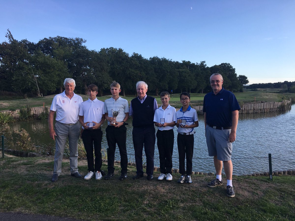 Great win in the <a href="/SurreyGolfUnion/">Surrey Golf Union</a> u14 rookie league final today at <a href="/PyrfordGolfClub/">Pyrford Lakes</a> with @RockyC_Golf <a href="/DanPrinceGolf/">Daniel Prince 🏌🏻‍♂️</a> and Jason chan representing Wentworth