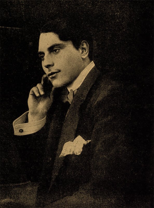 inpenombra's tweet photo. Ubaldo Maria Del Colle interprete e regista della serie "#Raffles, il ladro gentiluomo" (personaggio creato dallo scrittore britannico Ernest William Hornung) produzione Pasquali e C., Torino 1911 #pionieridelcinema #cinemamuto #filmscomparsi #filmlost https://t.co/LbcRQelMD9