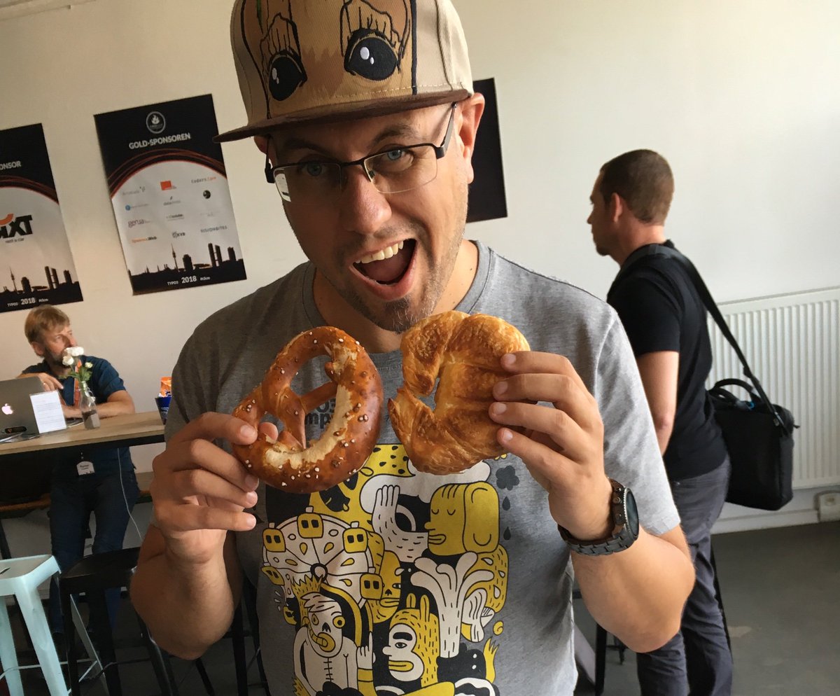 aschmutter's tweet image. Am Empfang: Weg-Brezn, Croissant oder Süssigkeiten for free! #t3cm