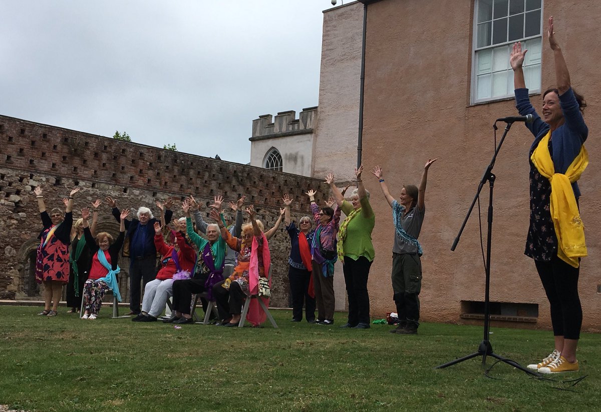 AgathaFestival's tweet photo. Thank you to Step in Time for their colourful dance at a Garden Party to Die for at #IACF18, with lots of audience participation! @minipipp https://t.co/qf5OWGHTGs
