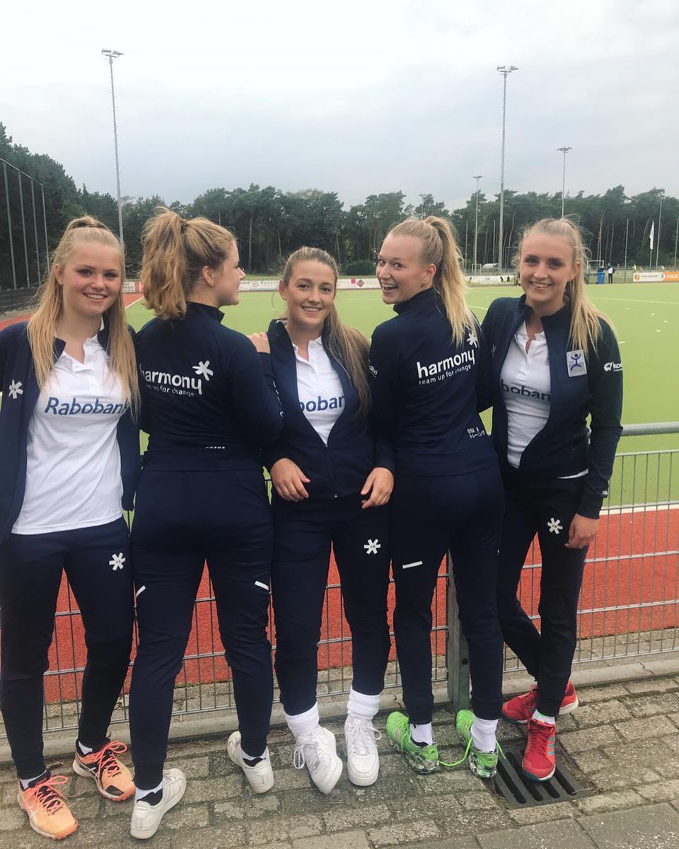 HockeyHOD's tweet photo. De eerste overwinning is binnen: @HODDAMES1 wint met 4-2 van Rosmalen #1kcdames https://t.co/Y4bRlEA3lA