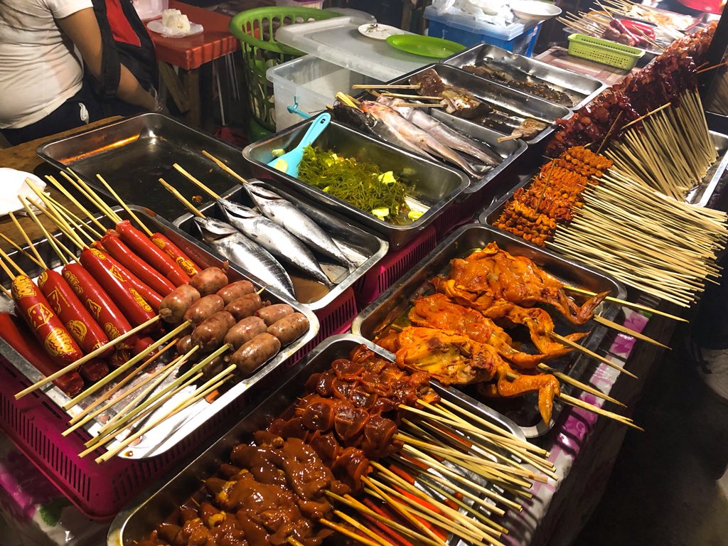 jombitsky's tweet image. Food crawling at Roxas Street. So full I could die now! #LifeIsHere