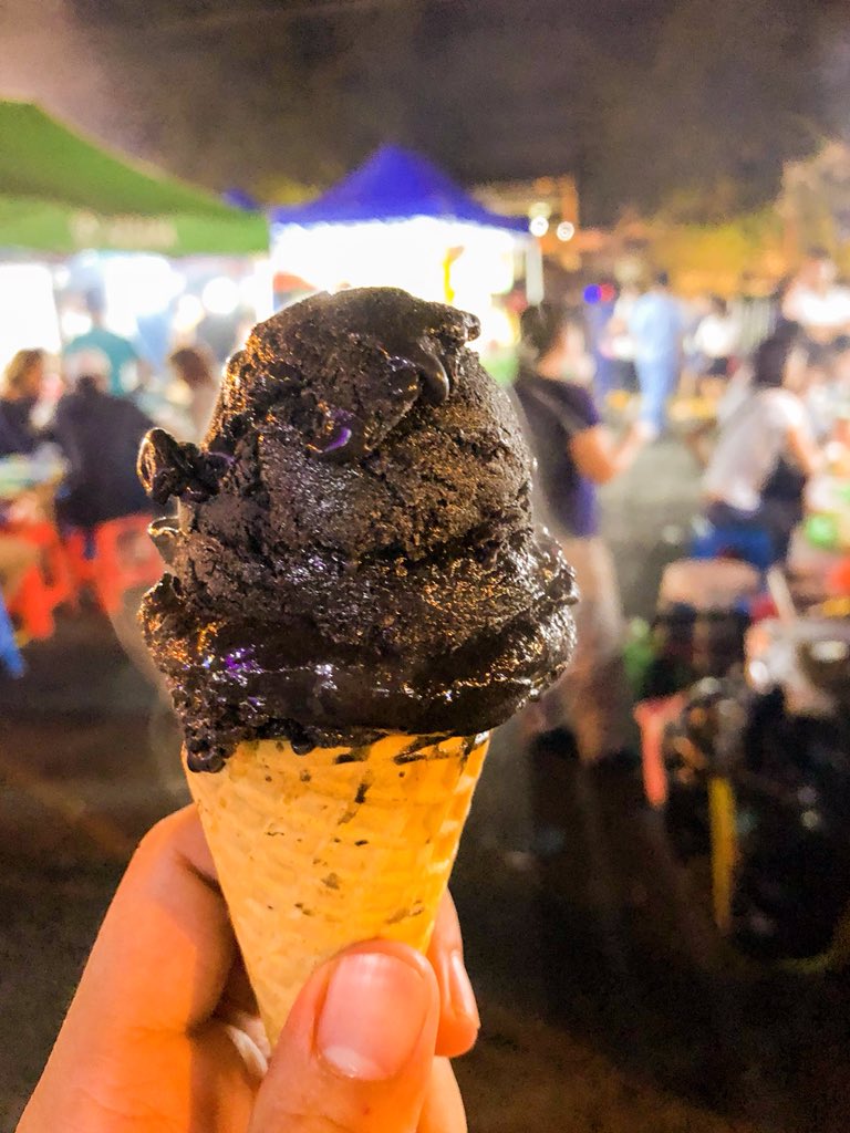 jombitsky's tweet image. Charcoal ice cream, chicken siomai, barbecue, mangoes &amp;amp; peanuts. Roxas Street Food Market is lurve, lurve, lurve! #LifeIsHere