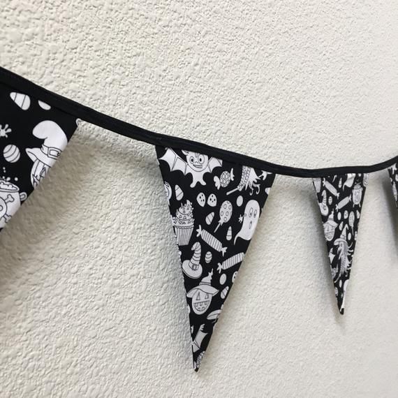 CitySewist's tweet photo. #Halloween #Decor - #HalloweenTime Party Flags -  #HALLOWEENPARTY Banner - Kids on #esty - #Halloween2018 - #coloring #etsyshop https://t.co/OYHAXq0C9t https://t.co/n7vHdfBSSU