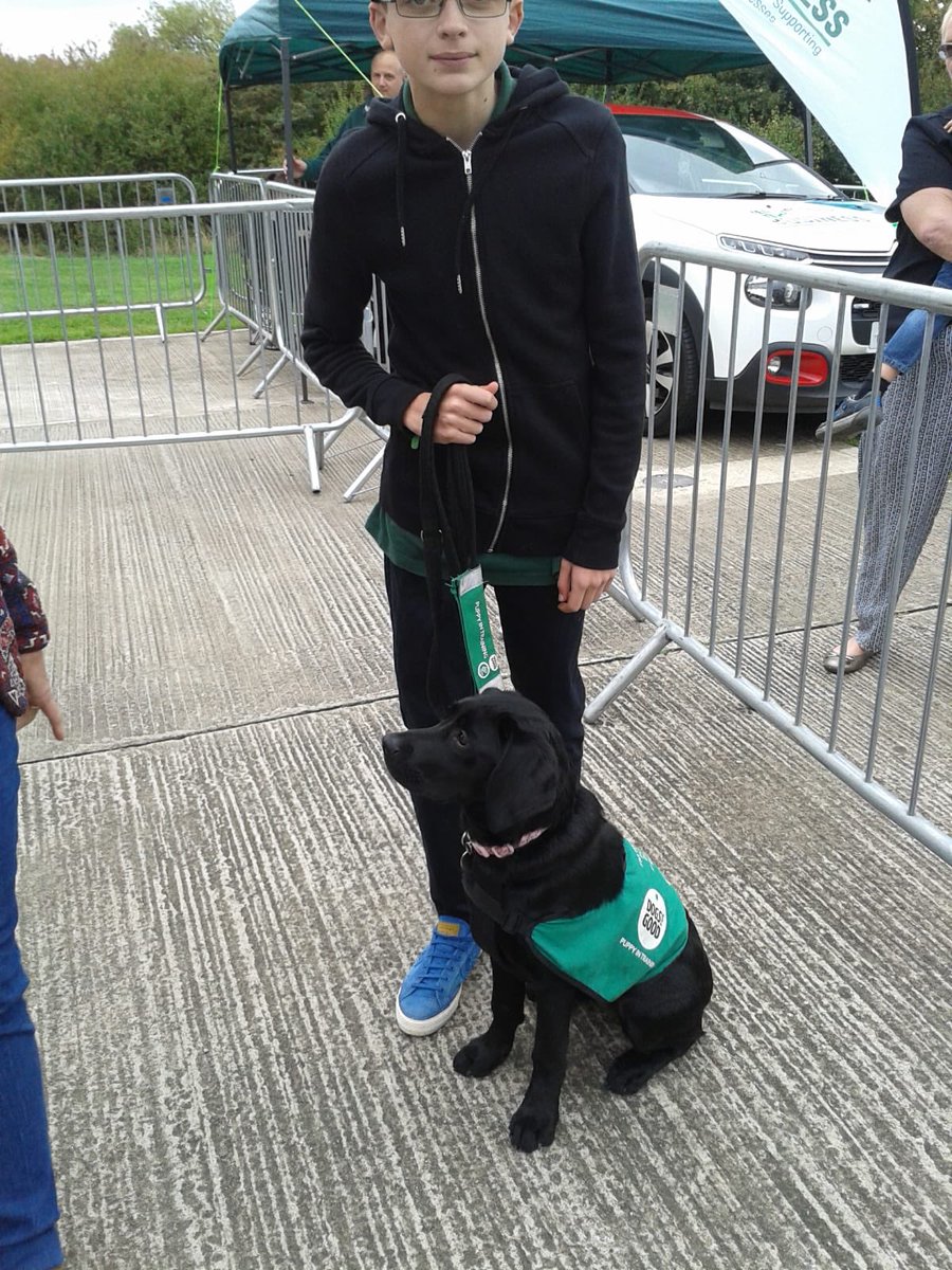 Great to meet <a href="/DogsForGoodUK/">Dogs for Good</a> at the <a href="/MAA_Charity/">Midlands Air Ambulance Charity 🚁</a> open day at Strensham Airfield <a href="/MAACMary/">Mary Seldon</a> Thank you so much for letting our young Hmbiz helper meet your beautiful puppy in training 🚁🐶#MAACOpenday #hmbiz