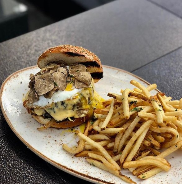 southerntableny's tweet photo. Truffles make everyone’s day better!!! Especially when it's on your burger!!  🍔🍺#southerntable #westchester#foodie #foodporn #foodgod #eeeeeats#howsyabird https://t.co/RtlNuOW6C6