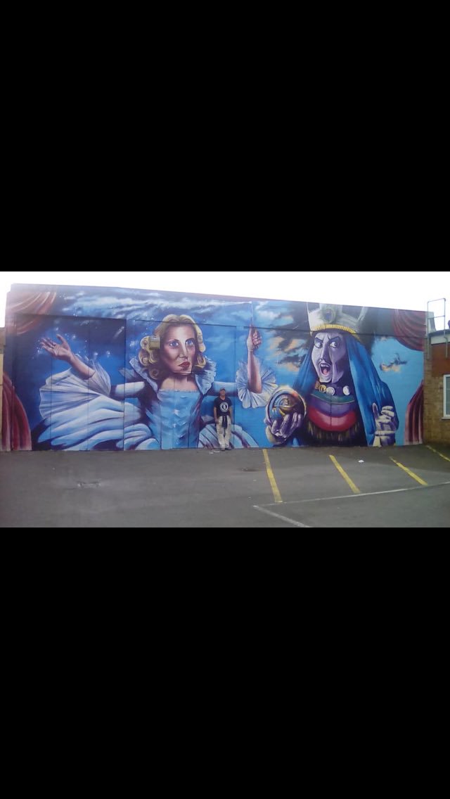 ThePrincessBOS's tweet photo. Damien Nicholson has finished his fabulous painting on our Panto Store this weekend!! Thank you so much Damien! We love it! @BOS_fest #Panto #StreetArt #SprayJam https://t.co/p1IOHoQmOs