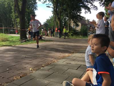 Eerste editie Blaak Run verbroedert de wijk dlvr.it/QkMryB