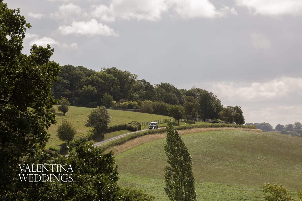 YorkshireVH's tweet photo. An absolute pleasure driving Jack &amp; his Groomsmen in our @Twisted_Auto Defender from Holmfirth to @WoodHallHotel Wetherby 🎩

Congratulations to Jack &amp; Hannah - Mr &amp; Mrs Bryson 🥂

Photos:@ValentinaWeddin 📷 

#TwistedDefender #LandRoverDefender #DefenderWedding #YorkshireWedding https://t.co/y4PxDjz6qu
