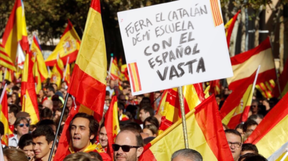 sedlr_'s tweet photo. Lema de la manifestación en contra de la educación en catalán.
Barcelona, setiembre 2018. https://t.co/OewOSc10bS