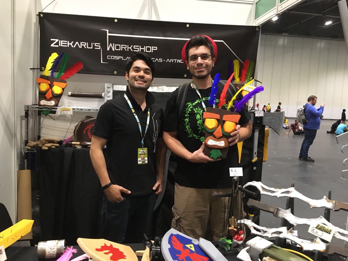 Ziekaru's tweet photo. Had the amazing @ChilledChaos over at #ziekarusworkshop So incredibly kind &amp; nice!! :) hope you like the Aku Aku mask!! :) #RTXLondon https://t.co/qOMgFm1600