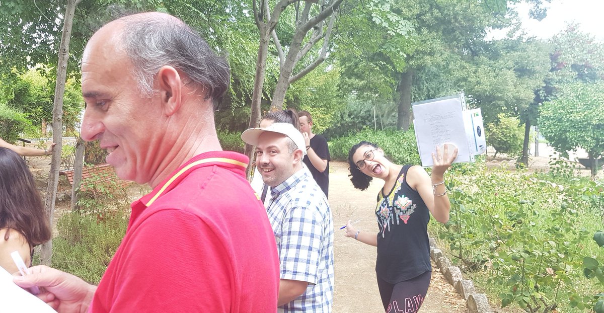 AFAMP_'s tweet photo. Rodaje de "El amor es demasiado complicado" de Andrés  Guerrero, realizado por el Taller de Cine de #AFAMP2018 
Muchas gracias a #Arjuteam y a @VerdeCuarto 
Cuando hablamos de @Plenainclusion, nos referimos a esto. 
@LoQueLeoSanti @plenaiandalucia https://t.co/dPFxKGuoLQ