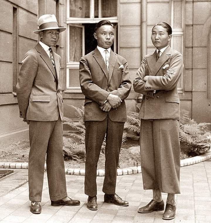 1920-иод онд Баруун европт суралцахаар очсон анхны монгол оюутнууд.