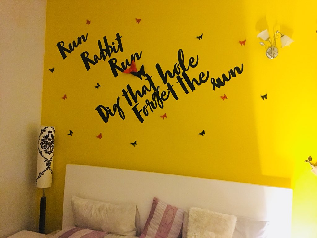 SDX217's tweet photo. Have you ever heard the possibility to teach yourself to enjoy pain? It’s when I get done with my art after so many tiring nights.                                 #sunday #SundayMotivation #SundayFunday #Art #Wallabies #wallart https://t.co/IgnfuycAnk