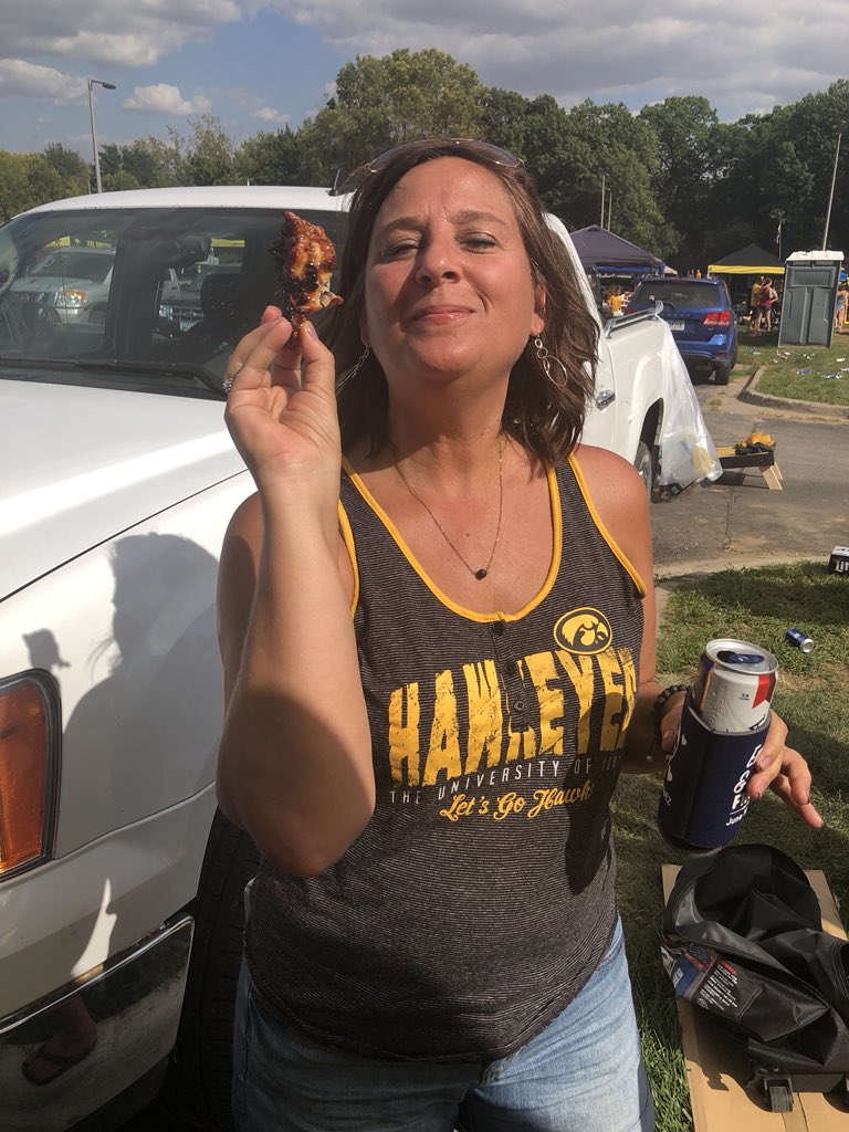 ejrodie's tweet photo. Back at it, lovin life with some chicken wings https://t.co/RfVv0MK9ID