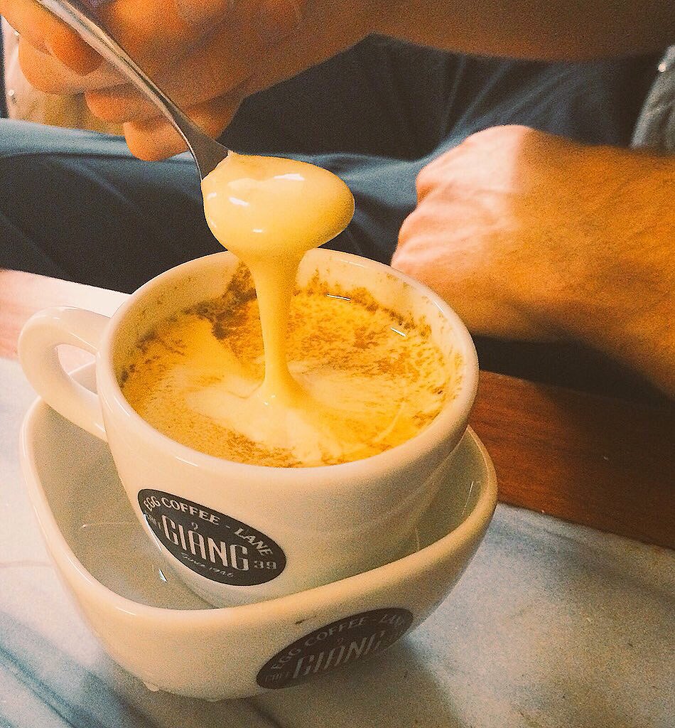 #Vietnamesedrink ☕️This is signature Vietnamese Egg coffee😋! You think it's eggy??🙊then you are wrong! Trust me, once you try it, you'll definitely fall in love with it🤤 #follo4follo #L4L #folloMe #Hanoiebuddies #studentguide #localguide #eggcoffee #freetour #vietnam #hanoi