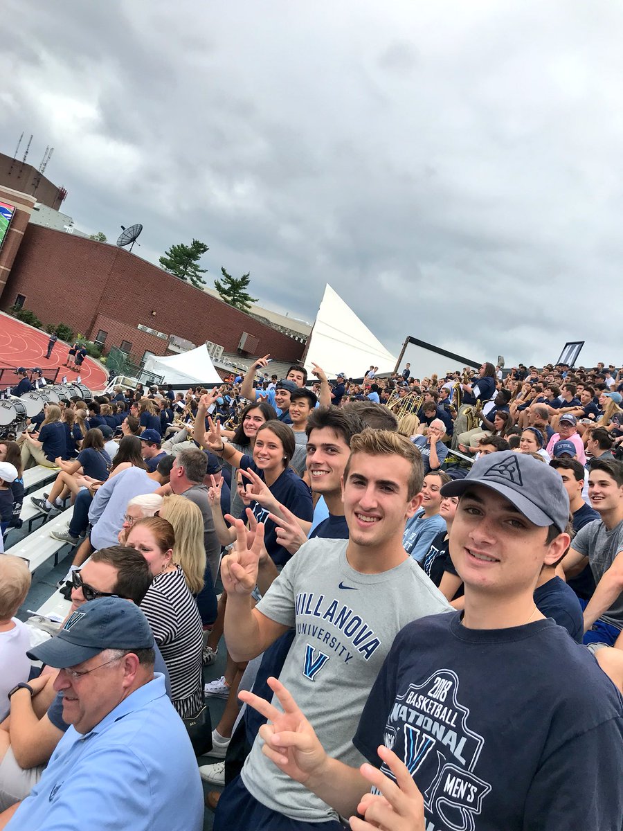 NovaFootball's tweet photo. S/O to the best students out there, #NovaNation! 👏
#TapTheRock
#GoNova https://t.co/zmxkVHOLUK